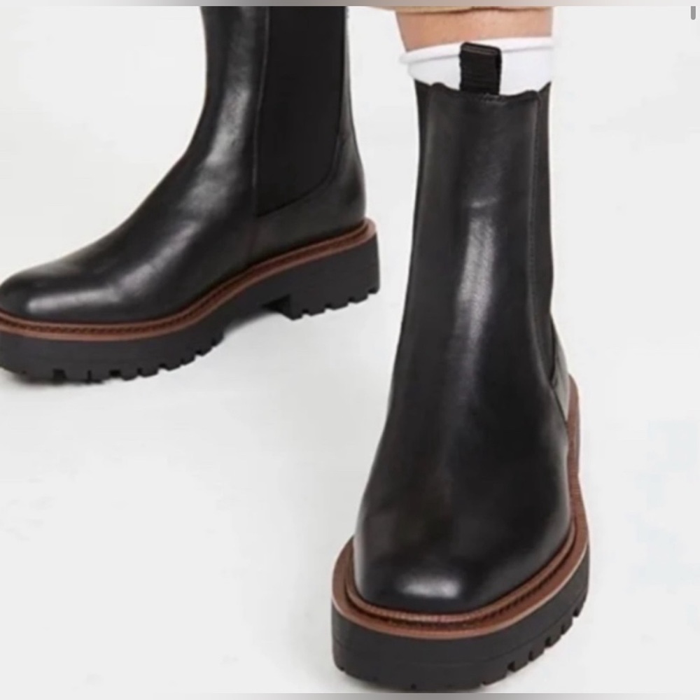 Sam Edelman Laguna Chelsea Boot - Black Lug
Sole Size 9 PreOwned